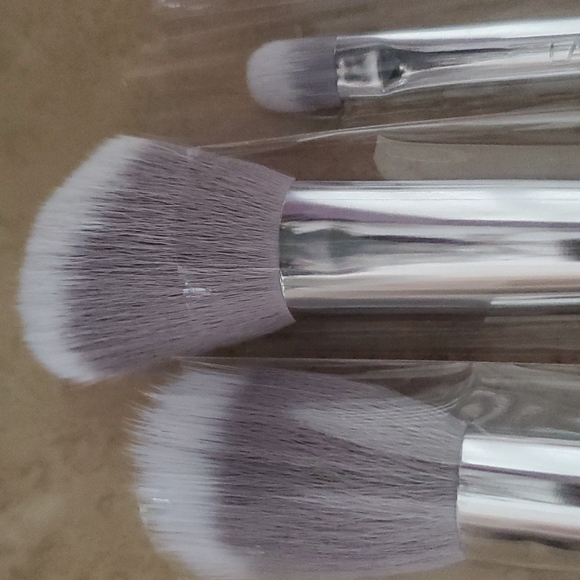 Set of 5 makeup brushes - Picture 3 of 4